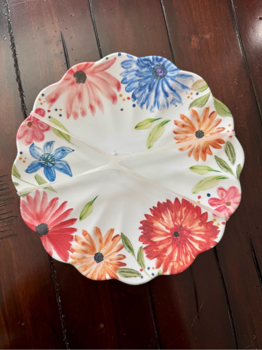 Set of Four Wildflower Scalloped Melamine Dinner Plates - Brand New